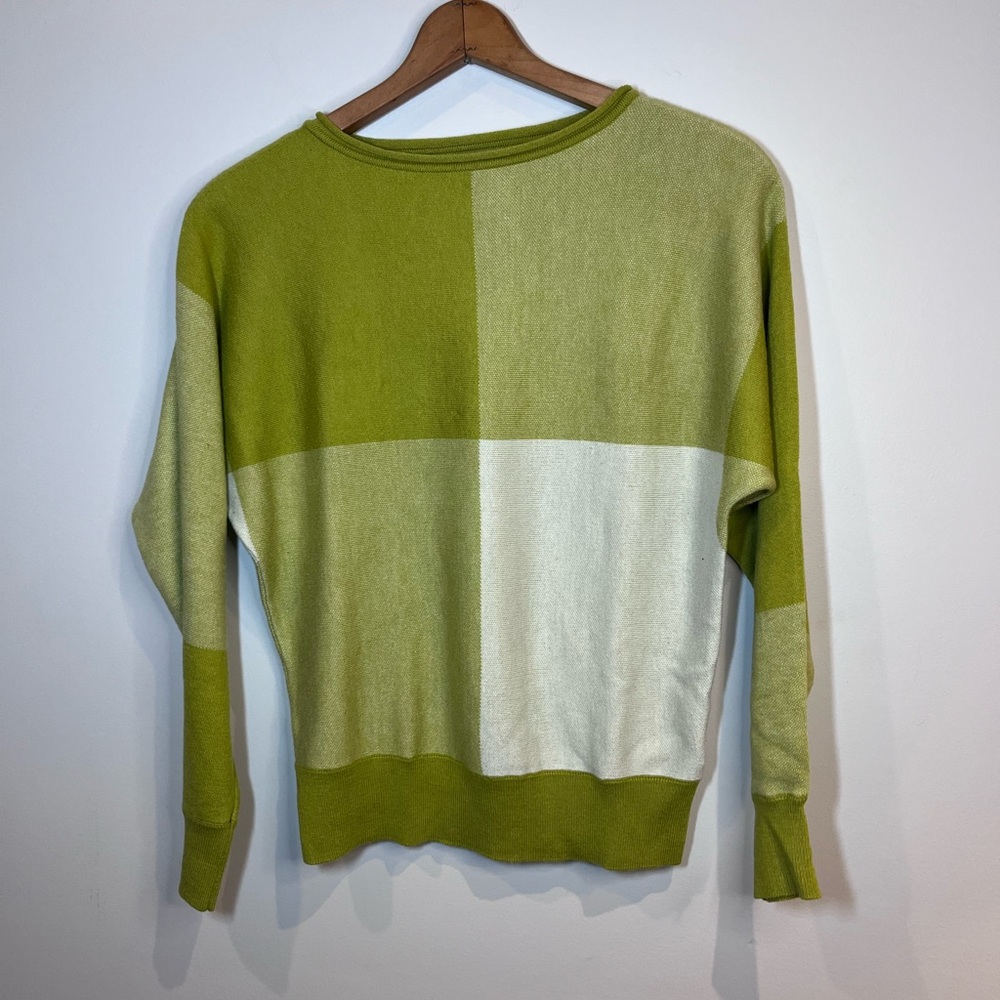 Tahari women’s green color block knit sweater shirt size small good condition